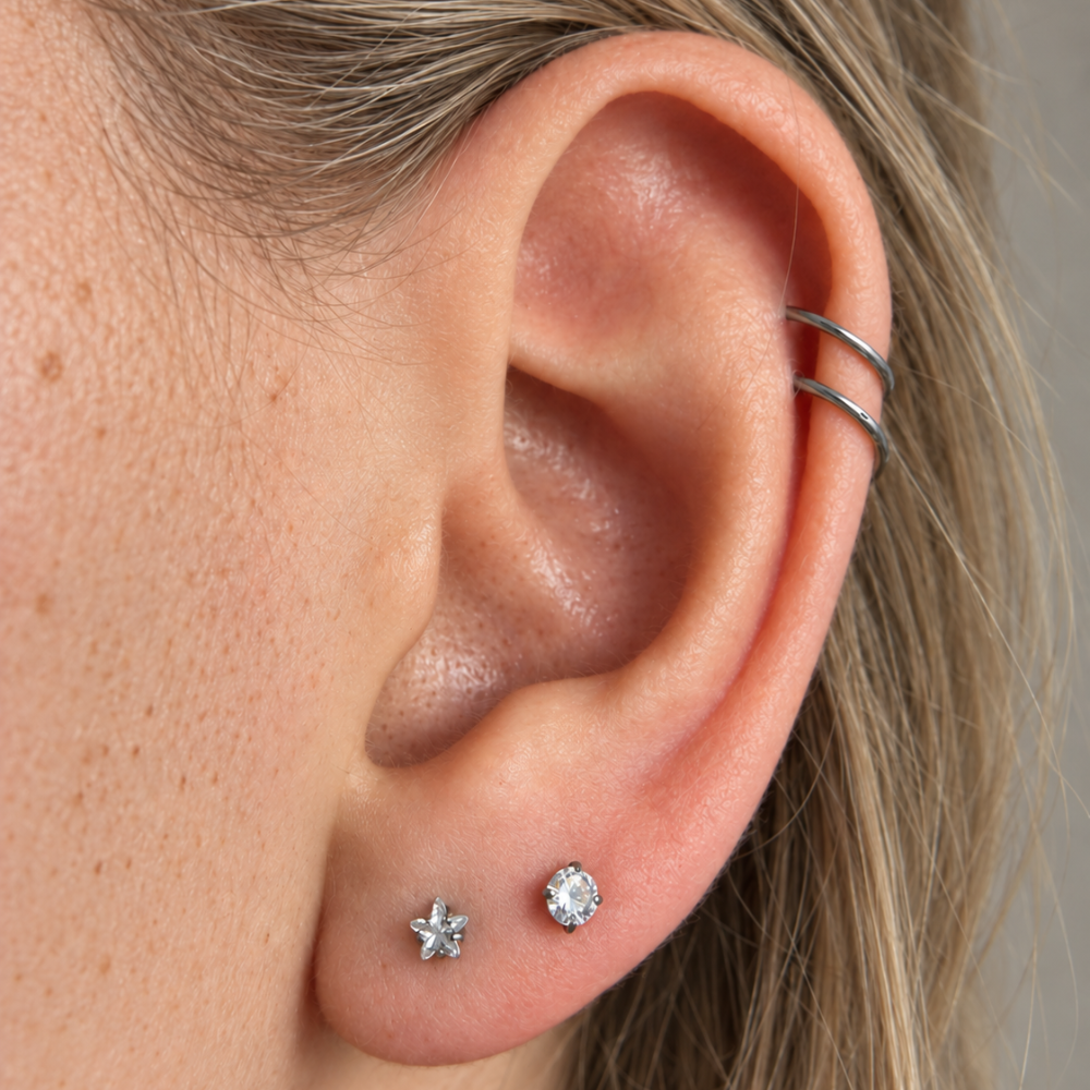 Labret con estrella y circonita en la oreja
